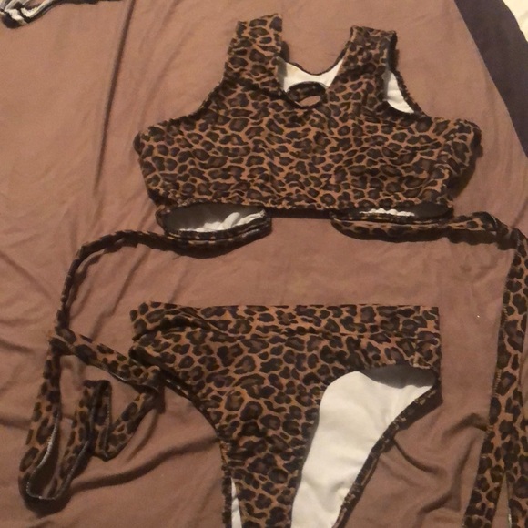 Two piece cheetah bikini - Picture 4 of 4